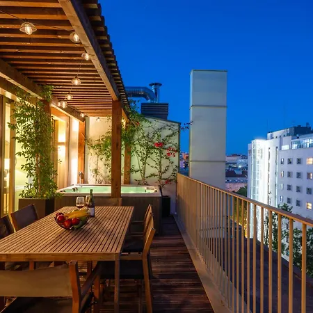 Lägenhet The Skyline Penthouse By The Portuguese Butler *