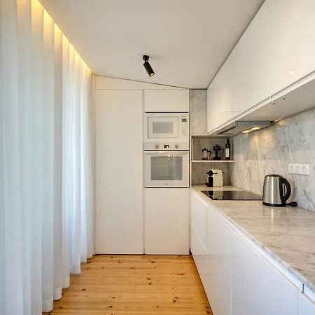 The Skyline Penthouse By The Portuguese Butler *
